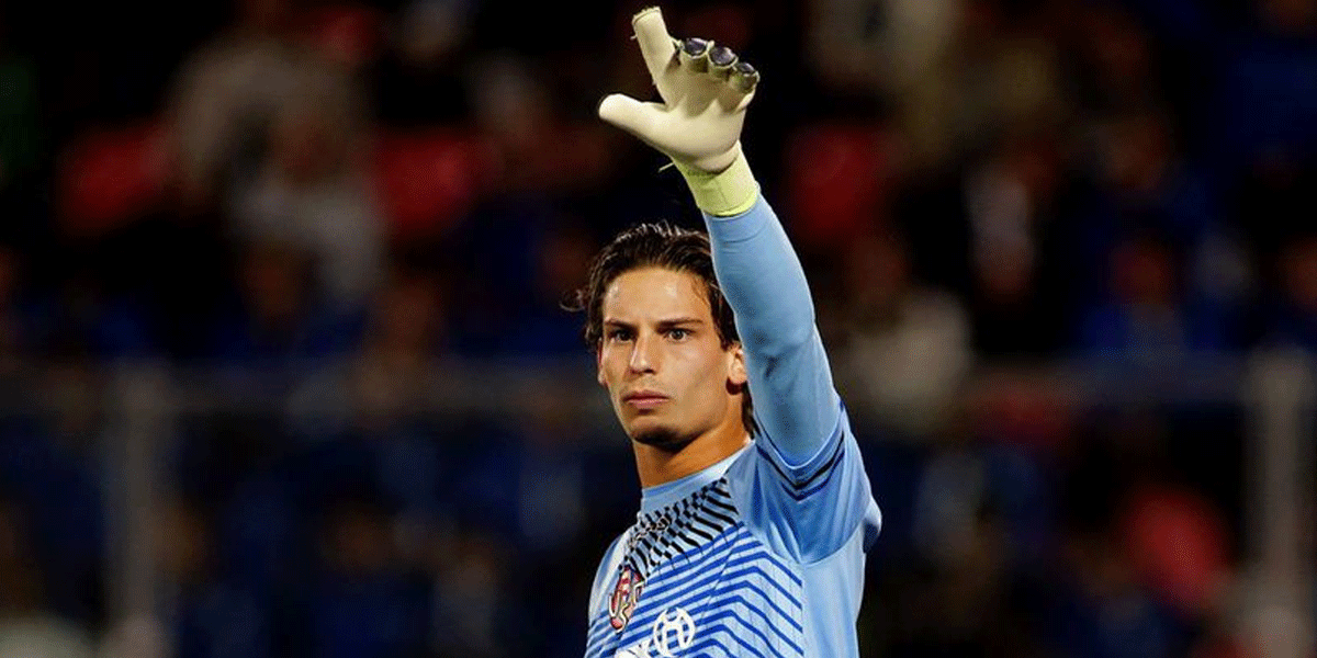 Bukan Sekadar Isu, MU Resmi Tawar Marco Carnesecchi